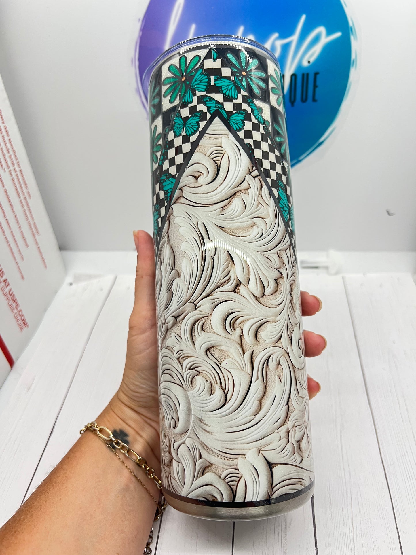 Turquoise Daisy Template Tumbler